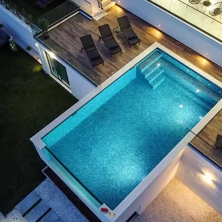 Luxury With A Swimming Pool Klis, Split - 21734 *