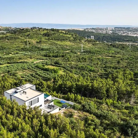 Luxury With A Swimming Pool Klis, Split - 21734 *